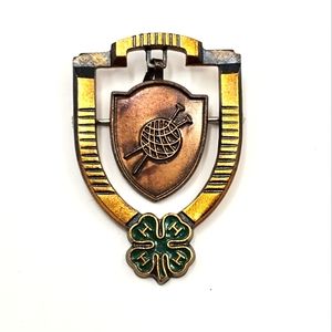 4-H Knitting Crochet Achievement Award Lapel Pin Copper Head Hands Heart Health